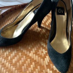 DV Black suede pumps